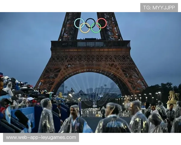 巴黎街头开幕式点燃奥运激情，巴黎街头表演